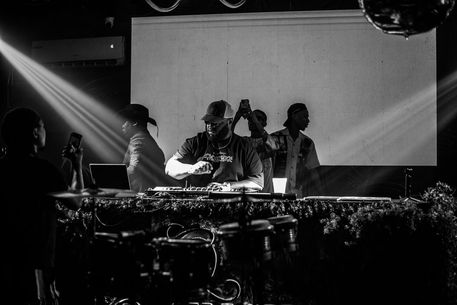 DJ Tohbad's live set, wide, under the beams